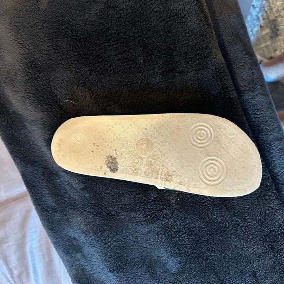 Gucci Slide 100% Authentic Size 10 *Right shoe only* - Picture 4 of 4